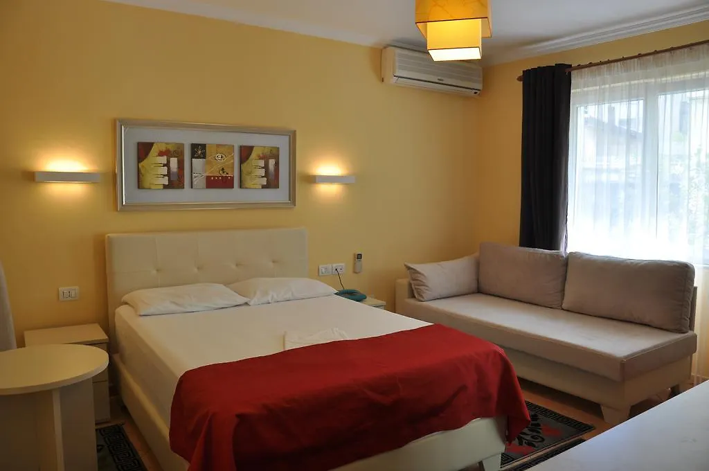 Hotel Pik Loti Tirana 3*,