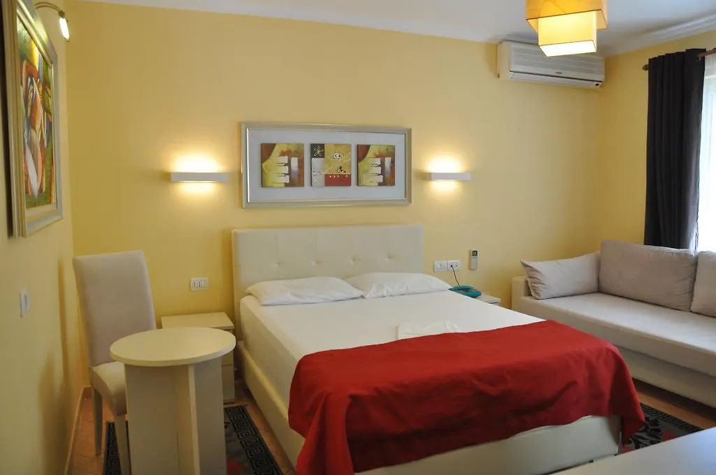 טיראנה Hotel Pik Loti