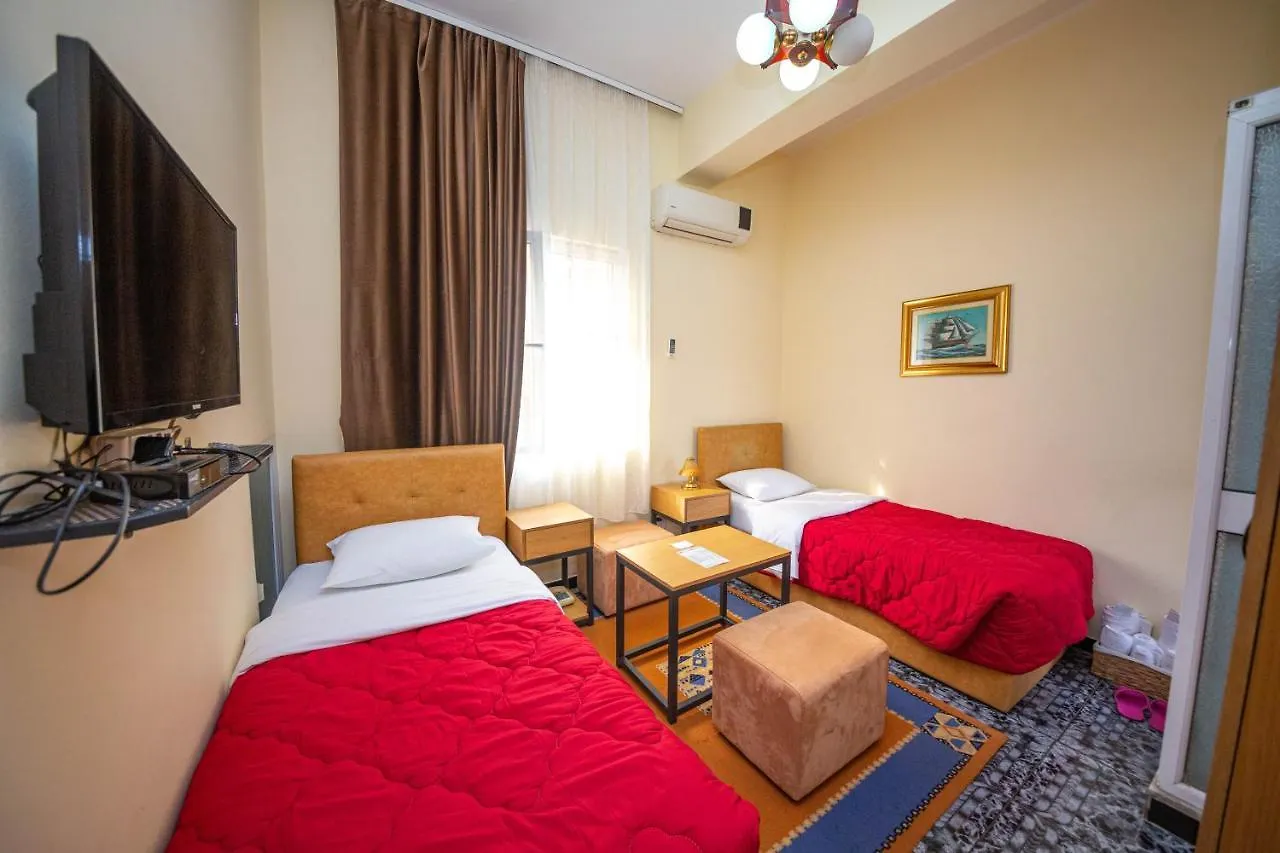 טיראנה Hotel Pik Loti