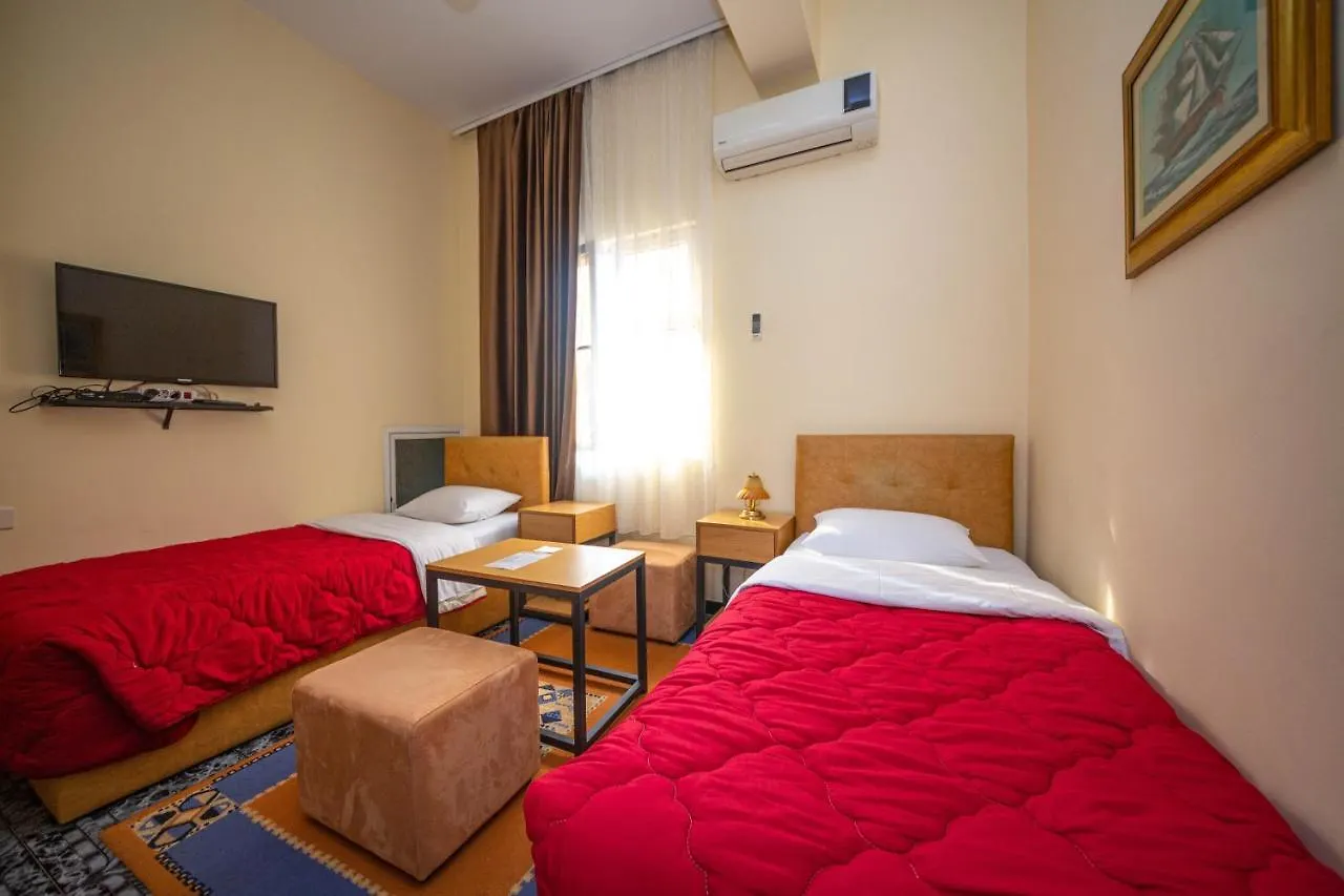 טיראנה Hotel Pik Loti