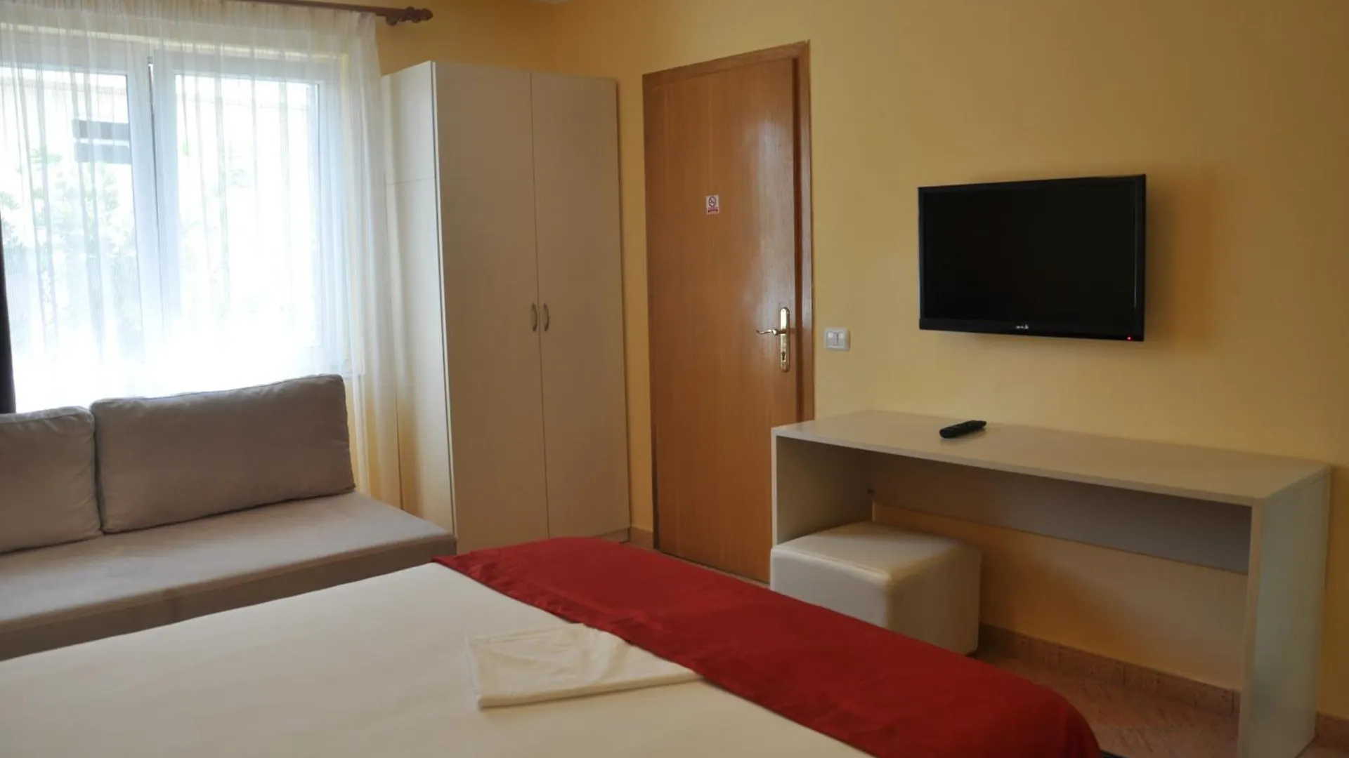***  Hotel Pik Loti Tirana Albania