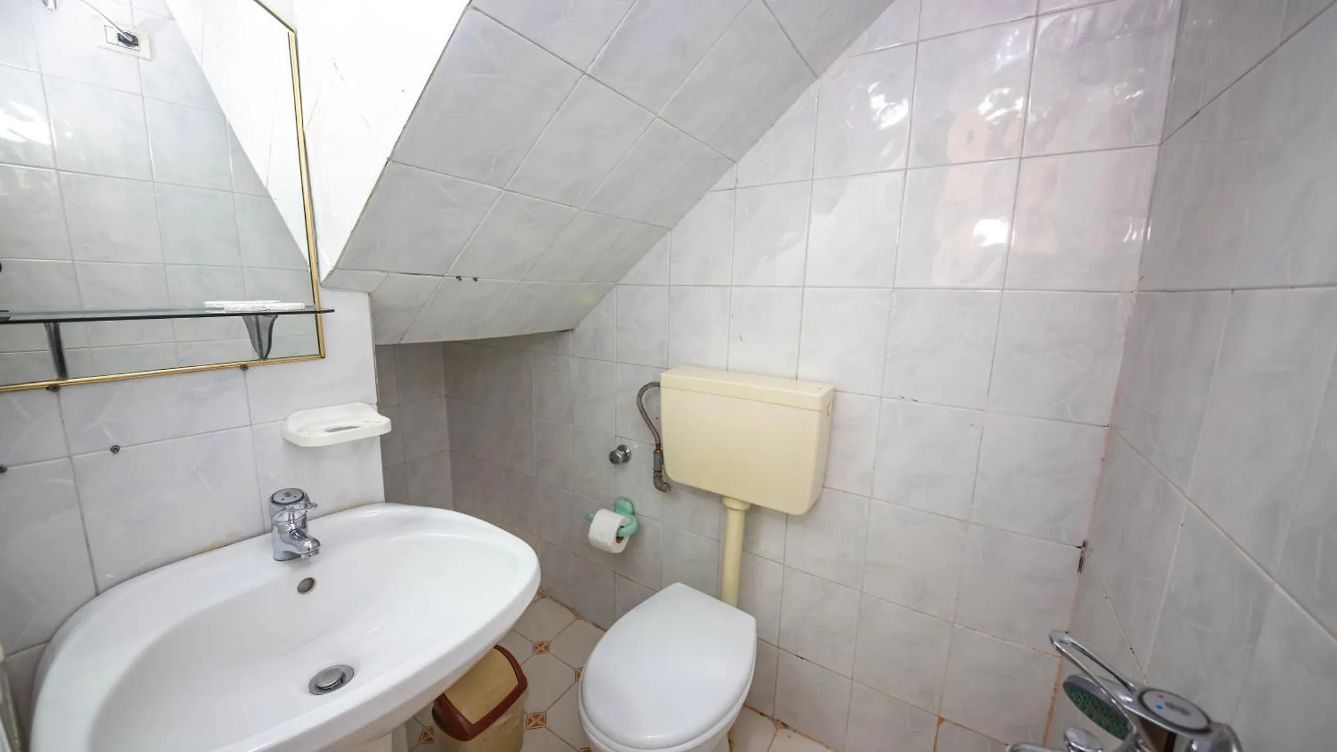 Hotel Pik Loti Tirana