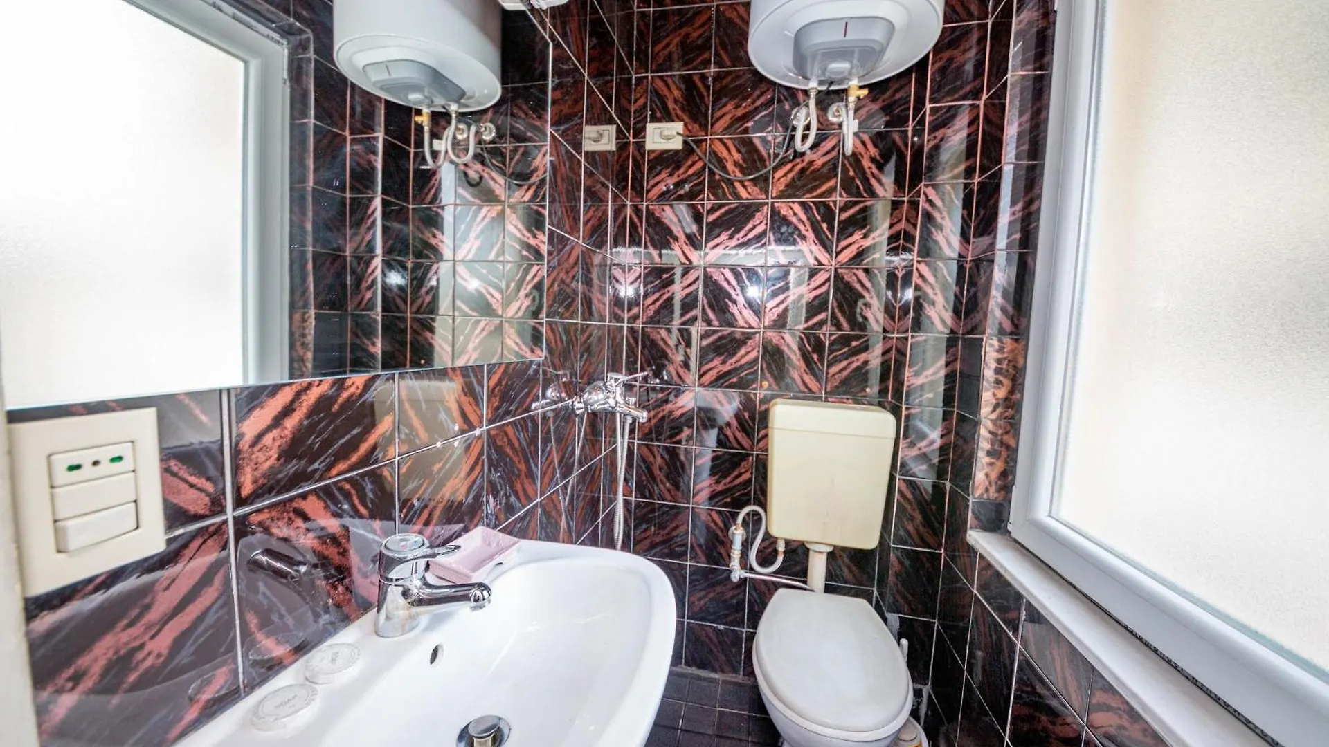 Hotel Pik Loti Tirana 3*,  Albania